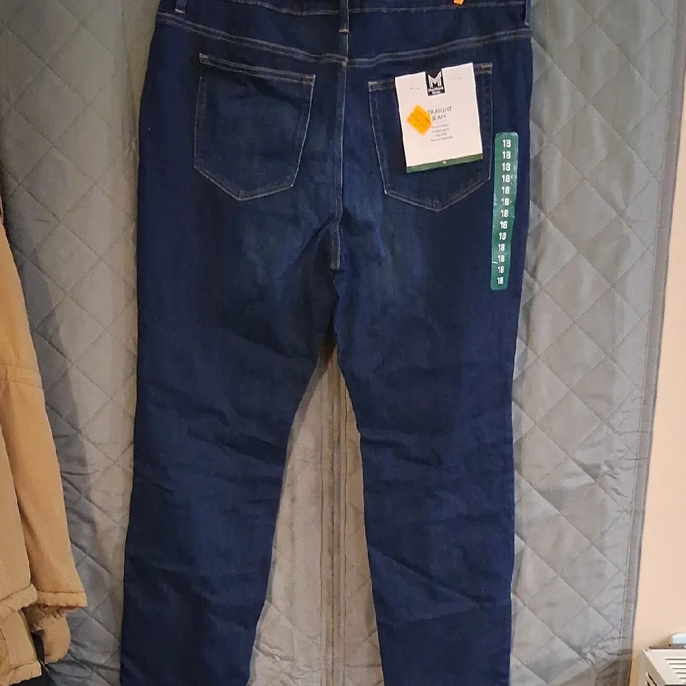 Relaxed Fit Women's Denim Jeans - Picture 4 of 5